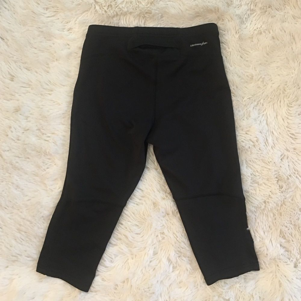 New Balance Black Lightening Dry Capri Leggings - Picture 10 of 16